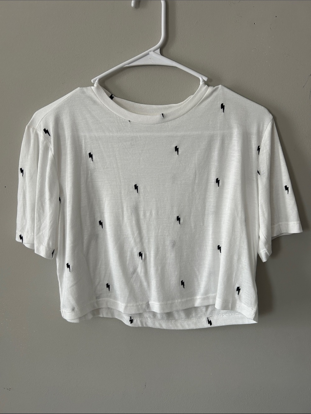 Storia White Cropped Tee with Black Lightning Bolt Embroidery Size S